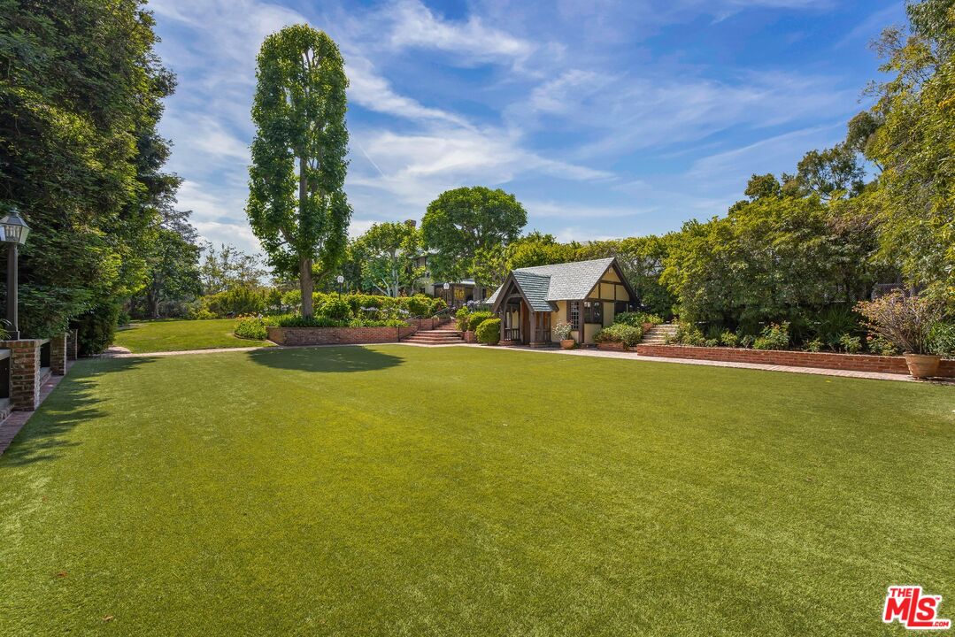570 South Mapleton Drive Los Angeles, CA 90024 - Photo 11 of 23 a view of a playground with basketball court