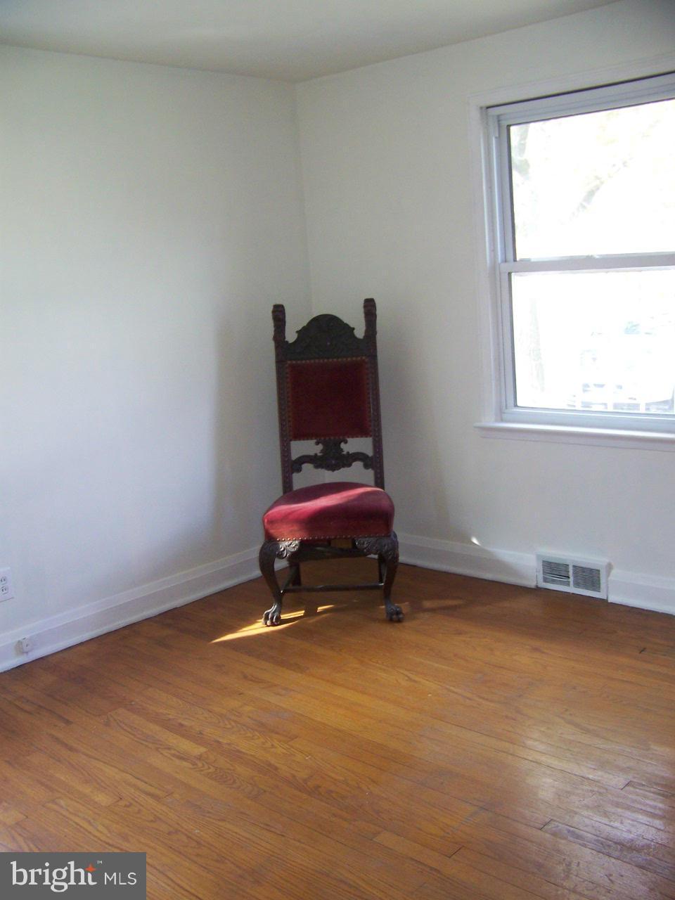 3609 Florida Road Baltimore, MD 21244 - Photo 6 of 15 Living Room