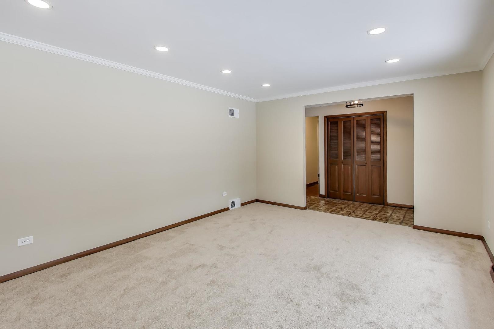 12111 68th Court Palos Heights, IL 60463 - Photo 4 of 31