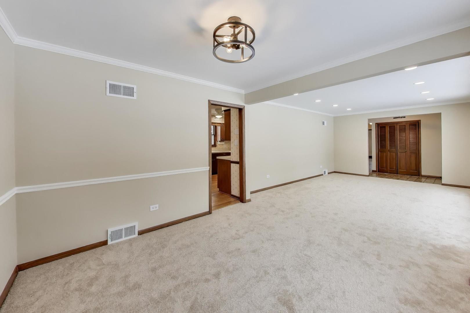 12111 68th Court Palos Heights, IL 60463 - Photo 6 of 31