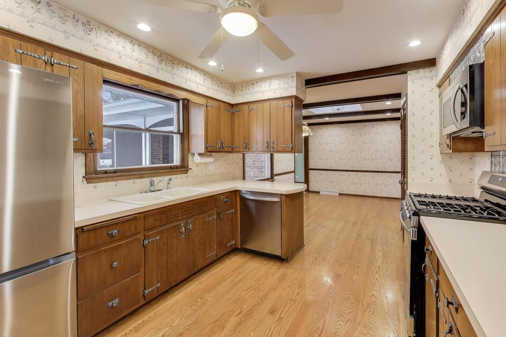 12111 68th Court Palos Heights, IL 60463 - Photo 7 of 31