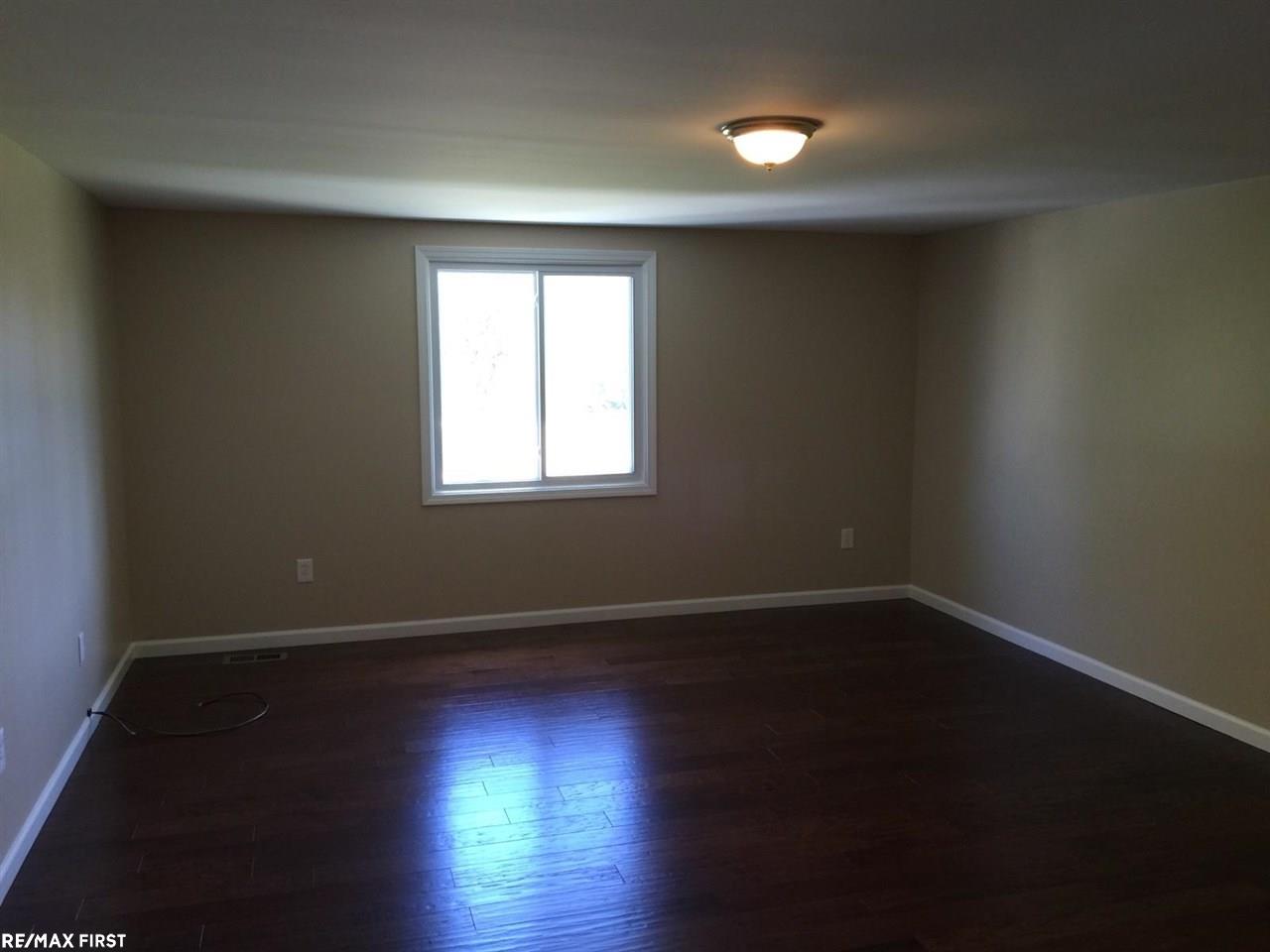 865 Langley Court Rochester, MI 48309 - Photo 13 of 43 31301883-12.JPG