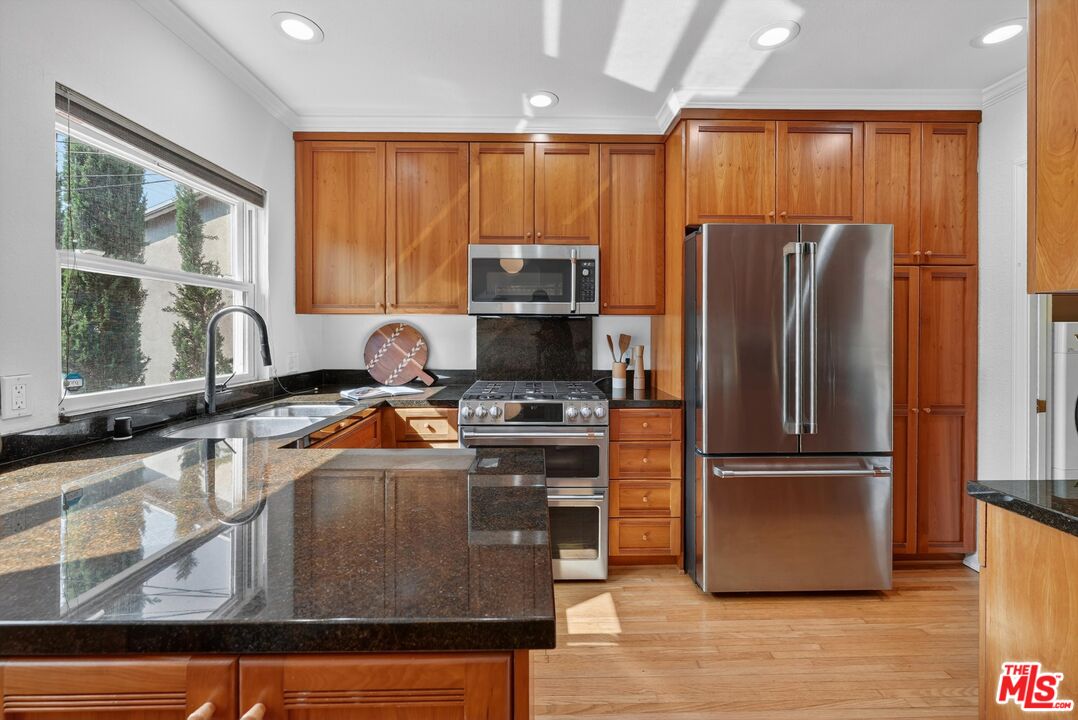 1515 Rendall Place Los Angeles, CA 90026 - Photo 13 of 46