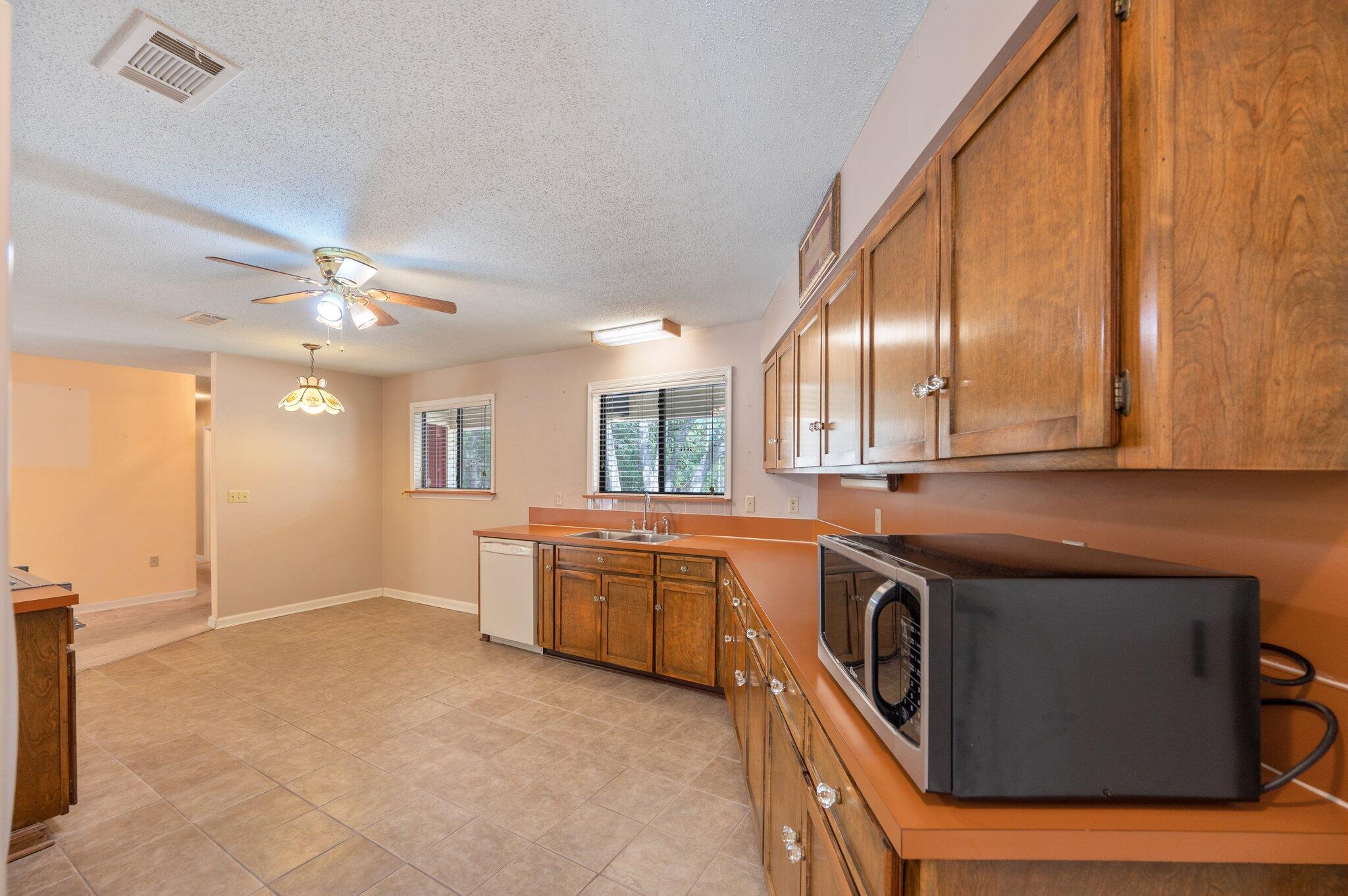 207 Shell Drive Crestview, FL 32536 - Photo 15 of 44 15-web-or-mls-207-shell-dr