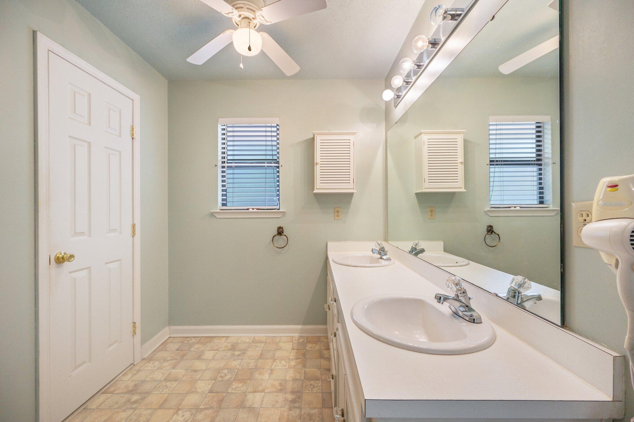 207 Shell Drive Crestview, FL 32536 - Photo 29 of 44 Primary Bath