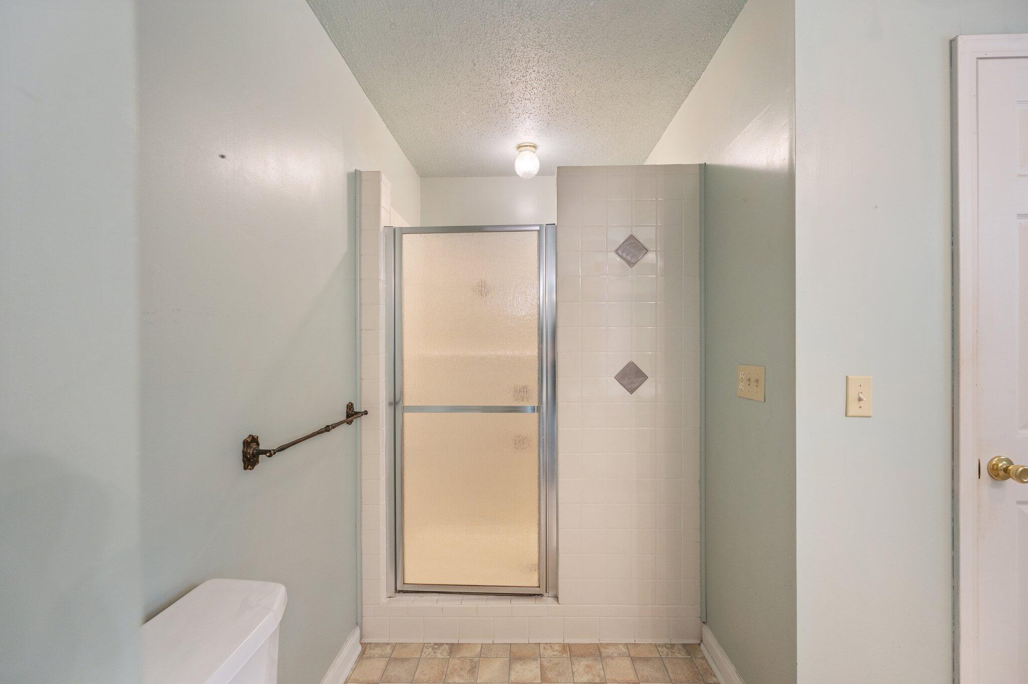 207 Shell Drive Crestview, FL 32536 - Photo 31 of 44 Shower