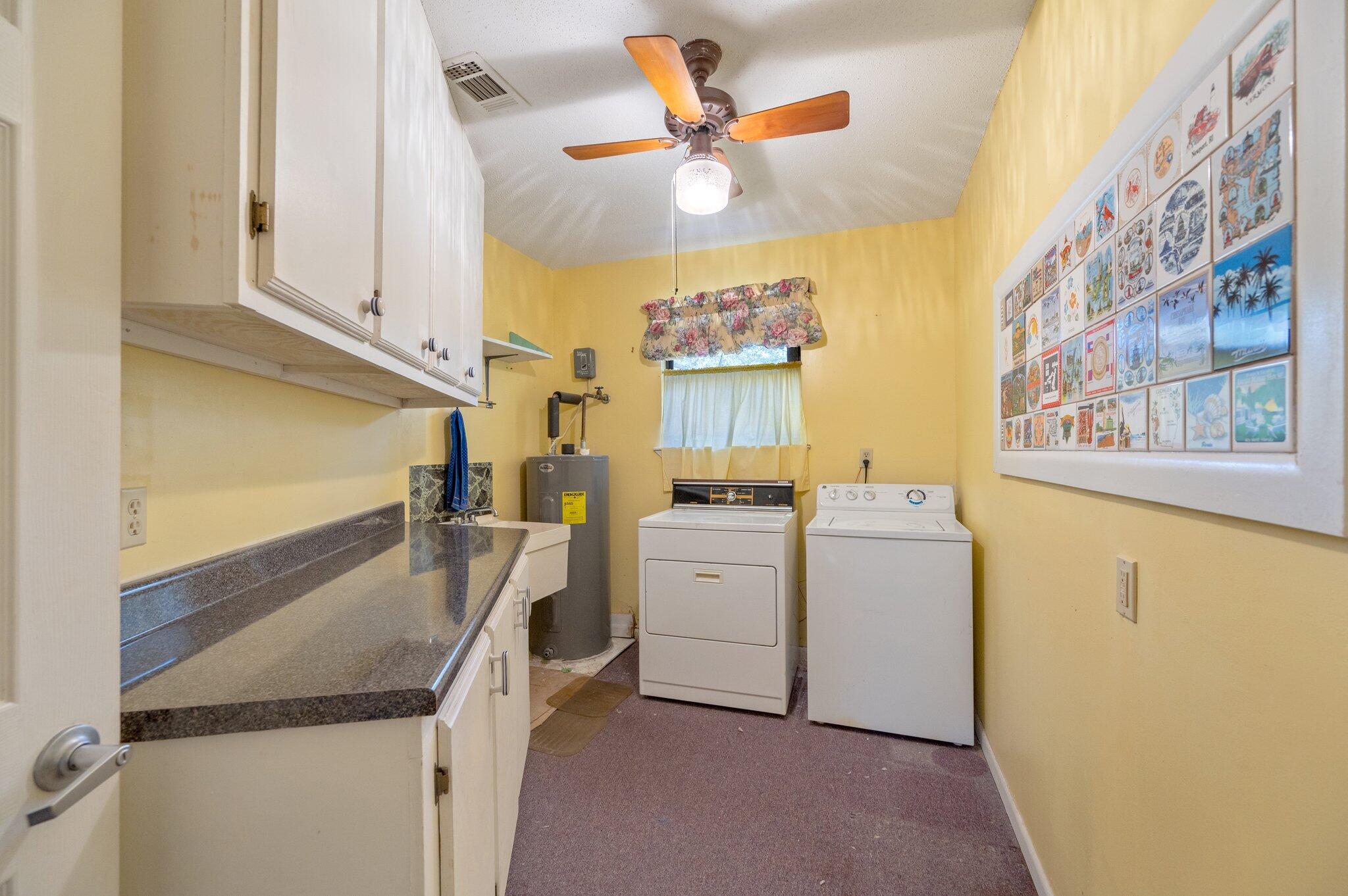 207 Shell Drive Crestview, FL 32536 - Photo 35 of 44 Laundry room