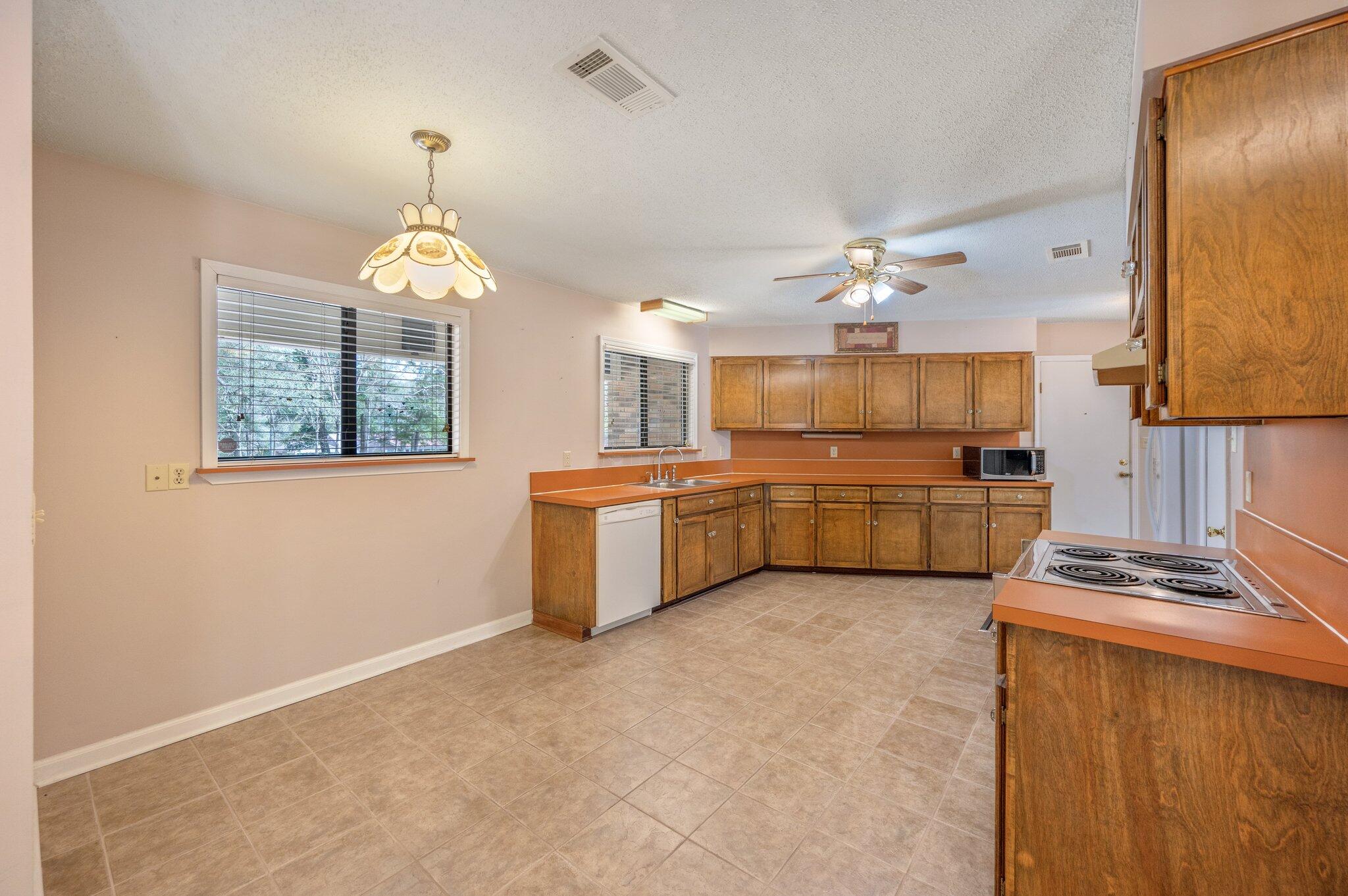 207 Shell Drive Crestview, FL 32536 - Photo 10 of 44 All Electric