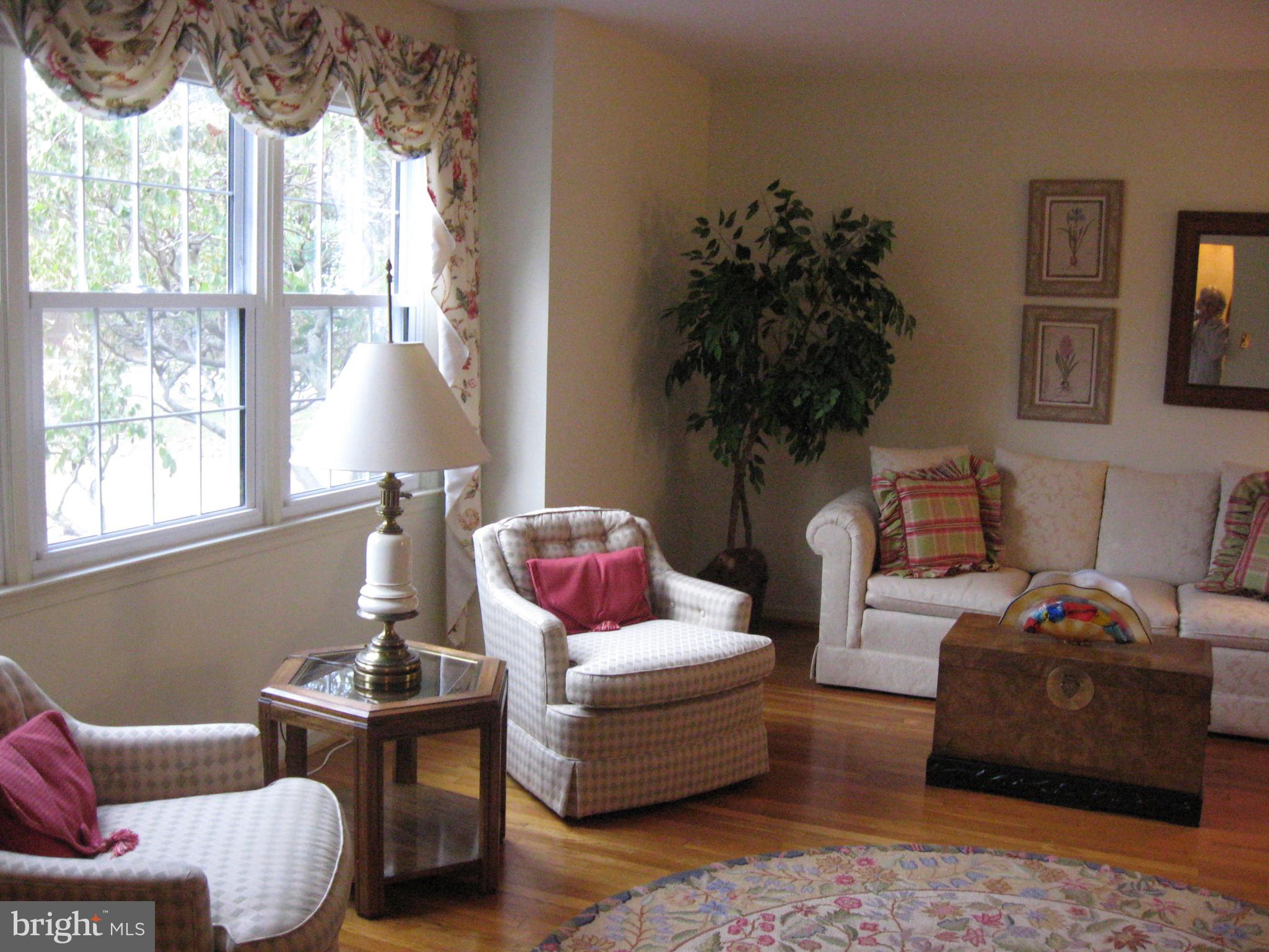 2893 Ringneck Road Audubon, PA 19403 - Photo 3 of 27 LIVING ROOM