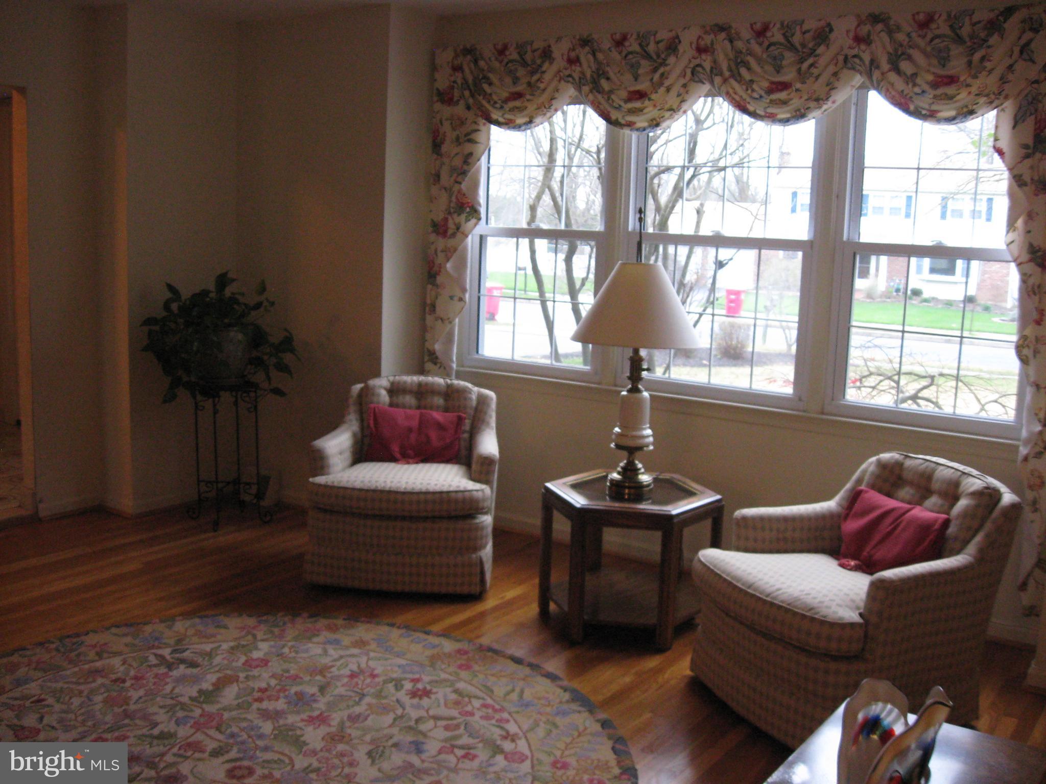 2893 Ringneck Road Audubon, PA 19403 - Photo 5 of 27 LIVINGROOM
