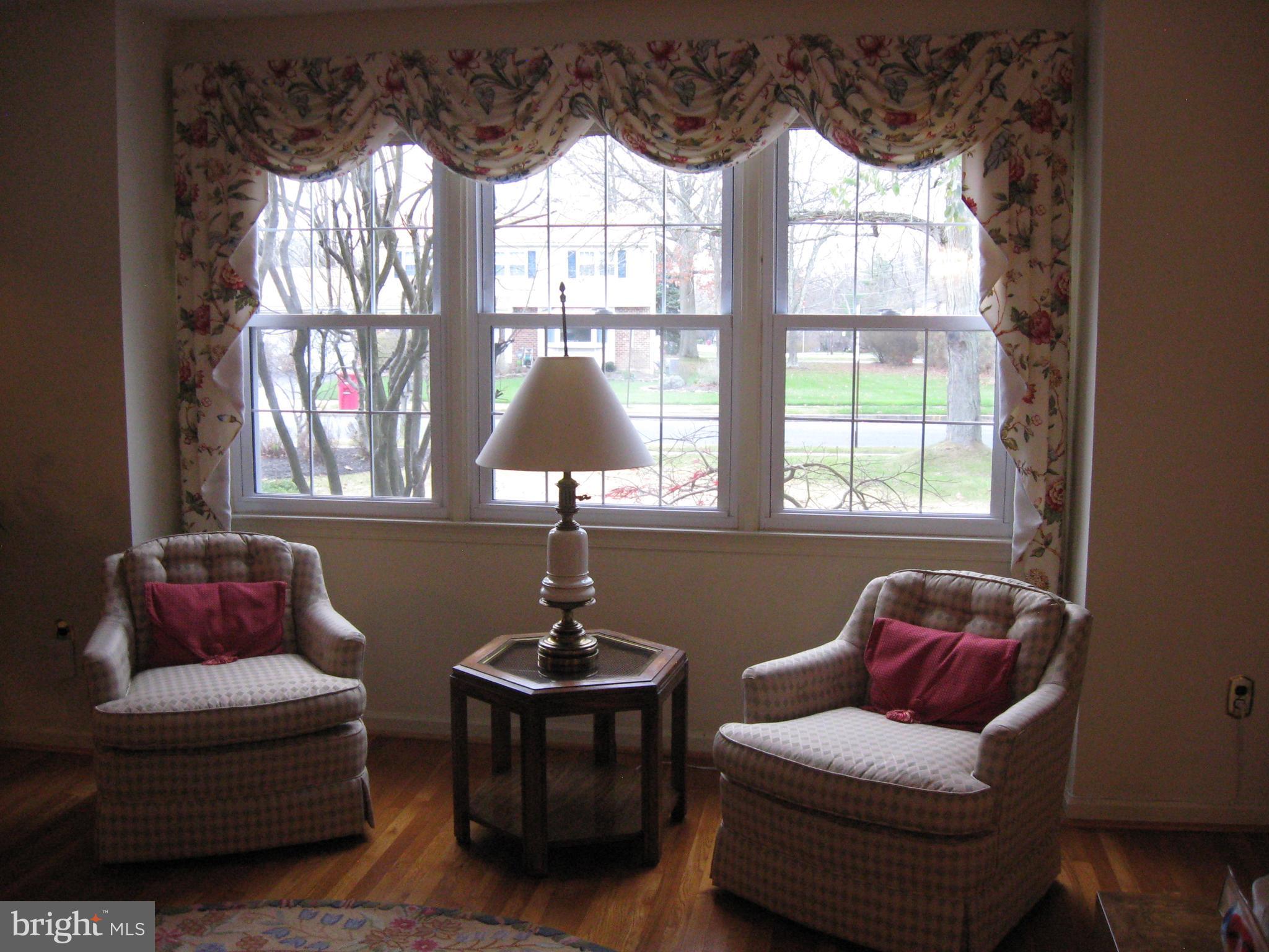2893 Ringneck Road Audubon, PA 19403 - Photo 7 of 27 LIVING ROOM W/BEAUTIFUL WINDOW