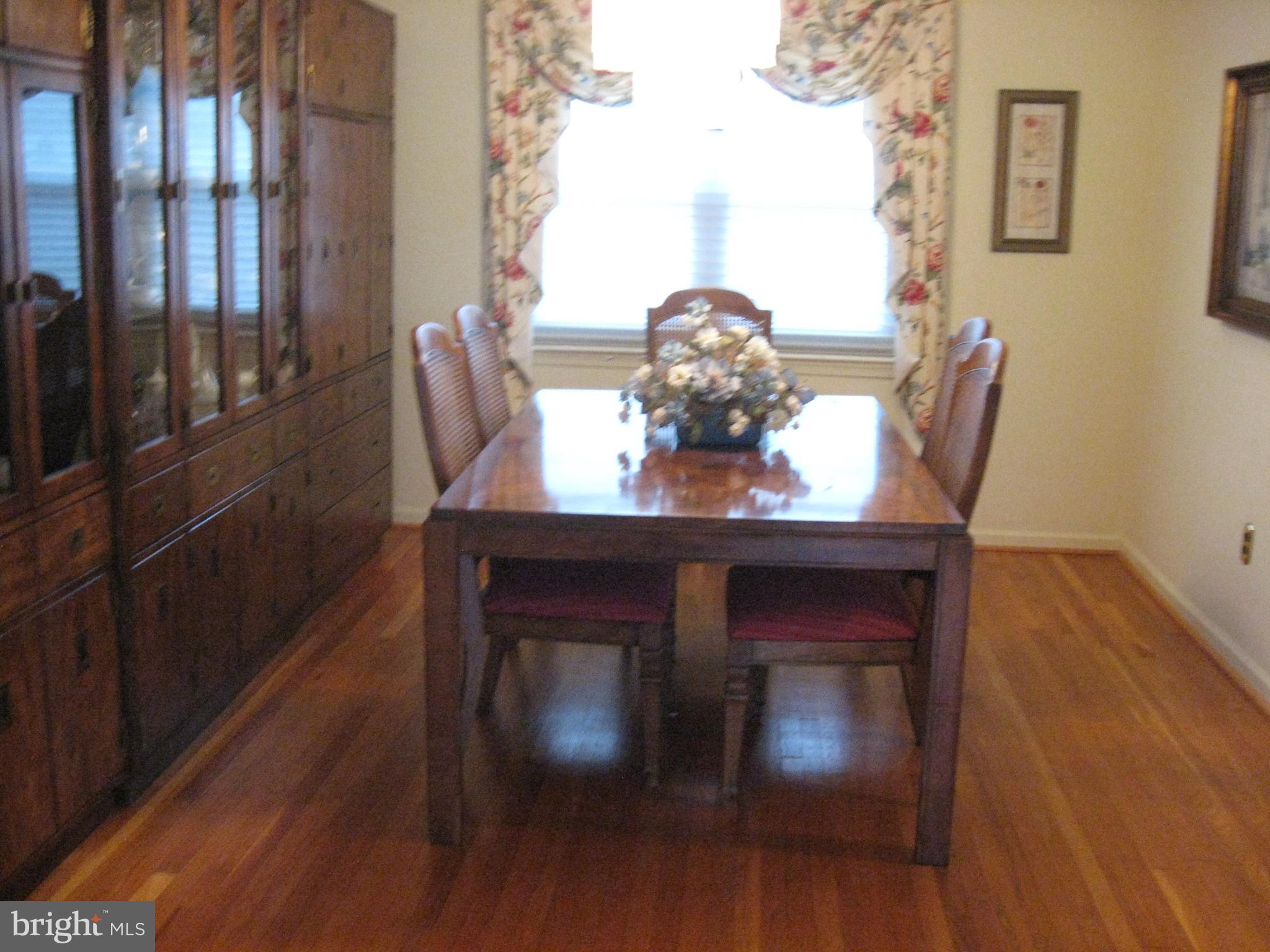 2893 Ringneck Road Audubon, PA 19403 - Photo 10 of 27 CHEERY DININGROOM