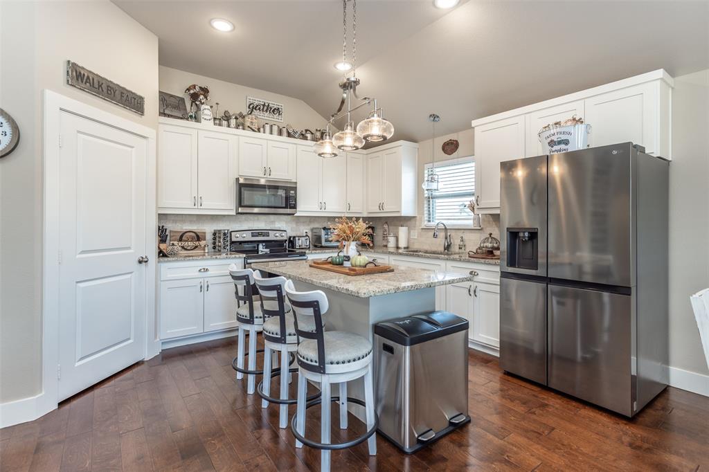 513 Pathfinder Street Collinsville, TX 76233 - Photo 9 of 40