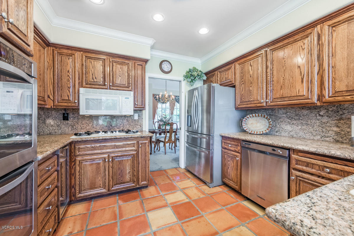 104 Valley Gate Road Simi Valley, CA 93065 - Photo 13 of 47 104 Valley Gate Rd-10