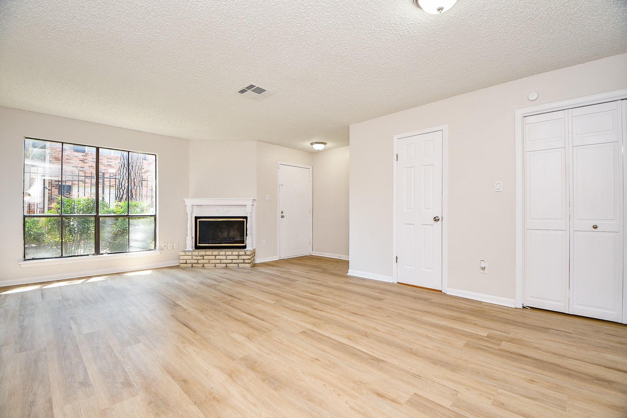 5001 Lamonte Lane, Unit 14 Houston, TX 77092 - Photo 6 of 32