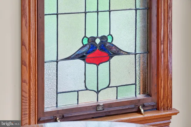 a view of a backyard with pathway