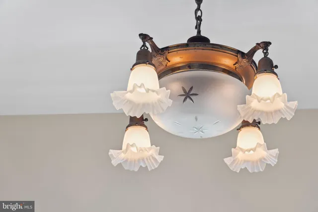 a view of an house with backyard space and garden