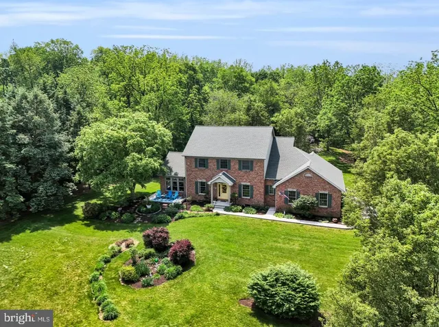 a view of an outdoor space and city view