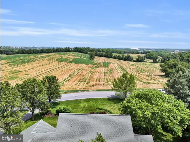 a view of an entryway with seating space