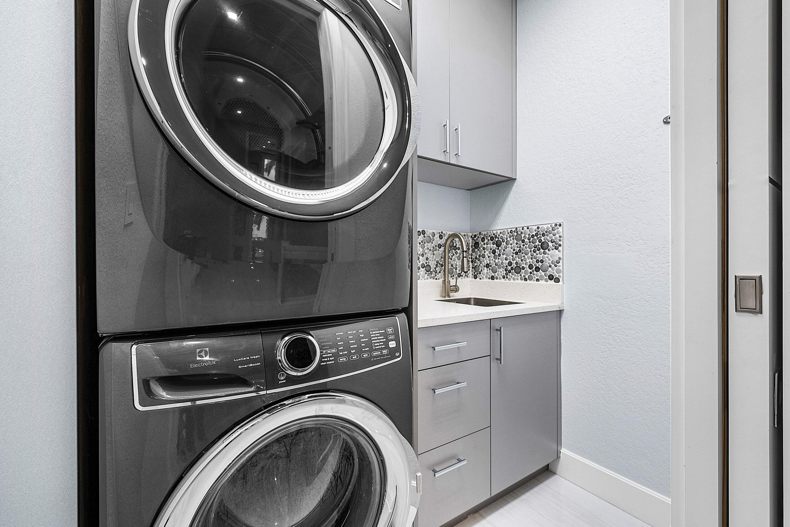 1792 Bay Drive, Unit 27 Pompano Beach, FL 33062 - Photo 29 of 51 a close up view of washer and dryer