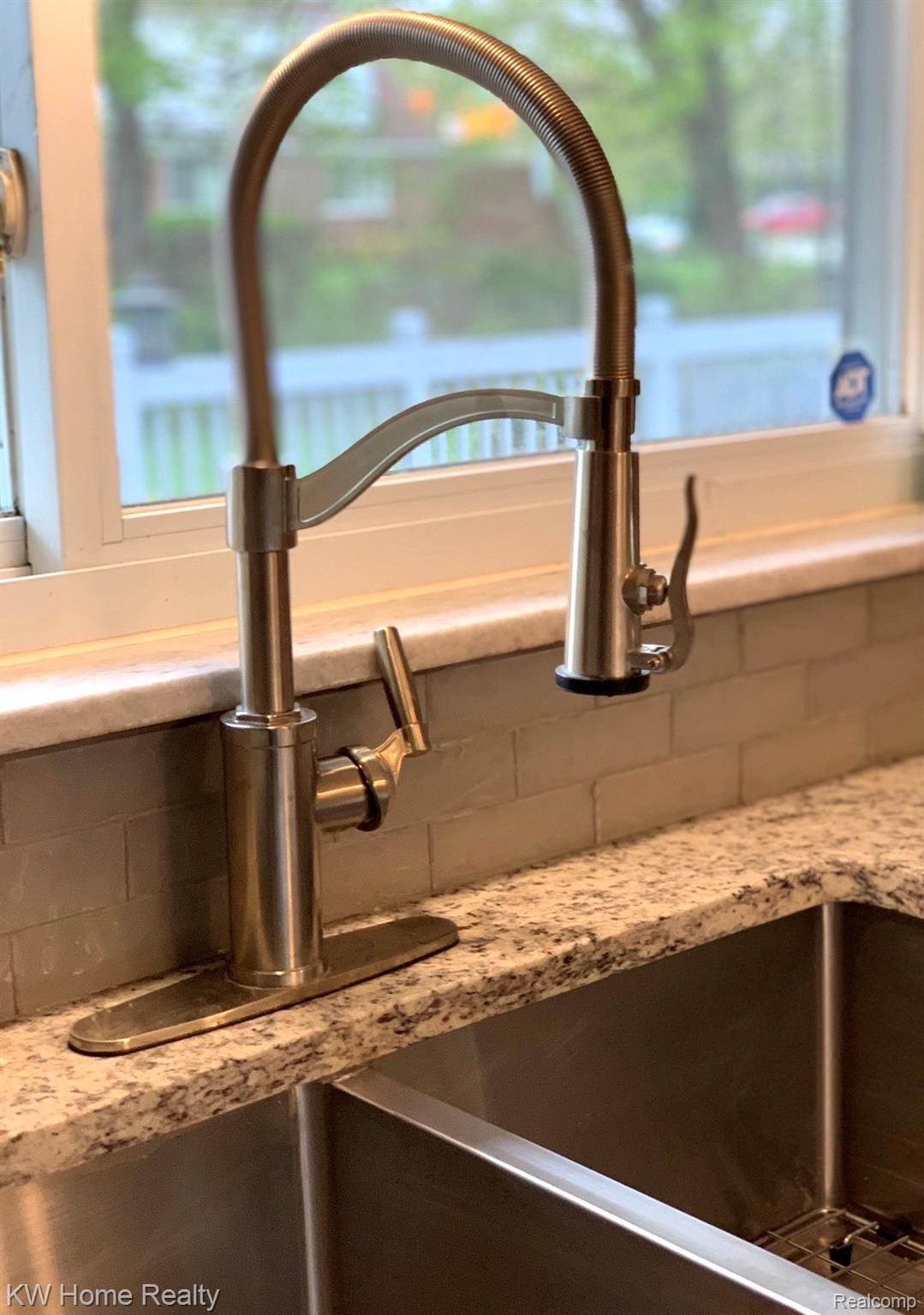 285 Cherokee Road Pontiac, MI 48341 - Photo 8 of 38 Kitchen 5.jpg