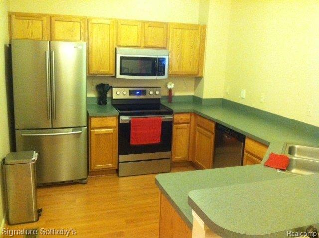 20281 Rodeo Court, Unit 58 Southfield, MI 48075 - Photo 5 of 8 Kitchen2.JPG