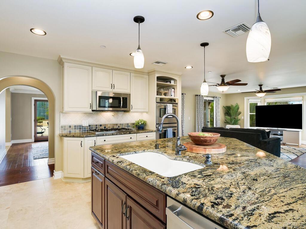 3347 Yucca Terrace Fallbrook, CA 92028 - Photo 15 of 75 Kitchen