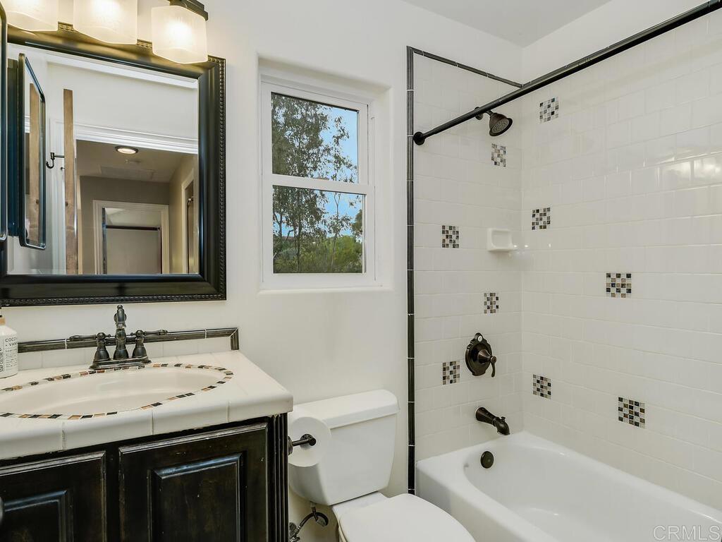 3347 Yucca Terrace Fallbrook, CA 92028 - Photo 46 of 75 Upstairs full bathroom