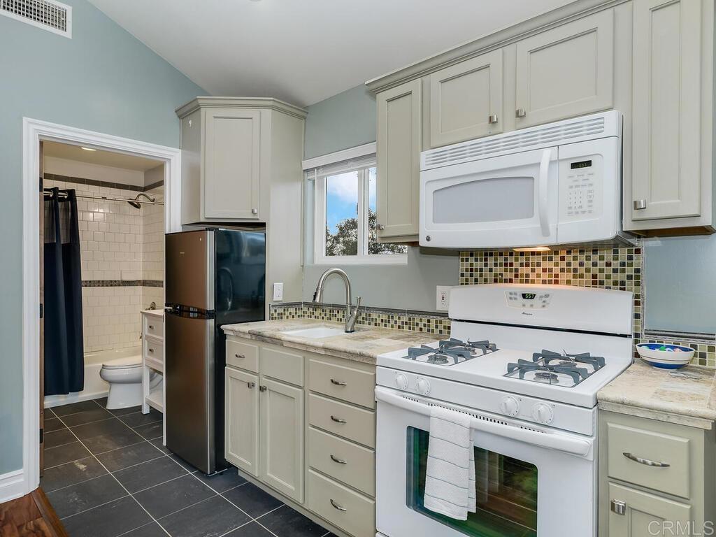 3347 Yucca Terrace Fallbrook, CA 92028 - Photo 52 of 75 ADU Kitchen