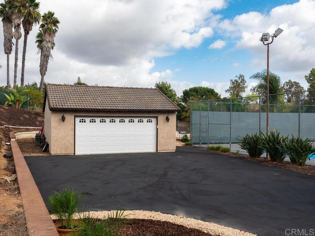 3347 Yucca Terrace Fallbrook, CA 92028 - Photo 61 of 75 Second 2 car garage