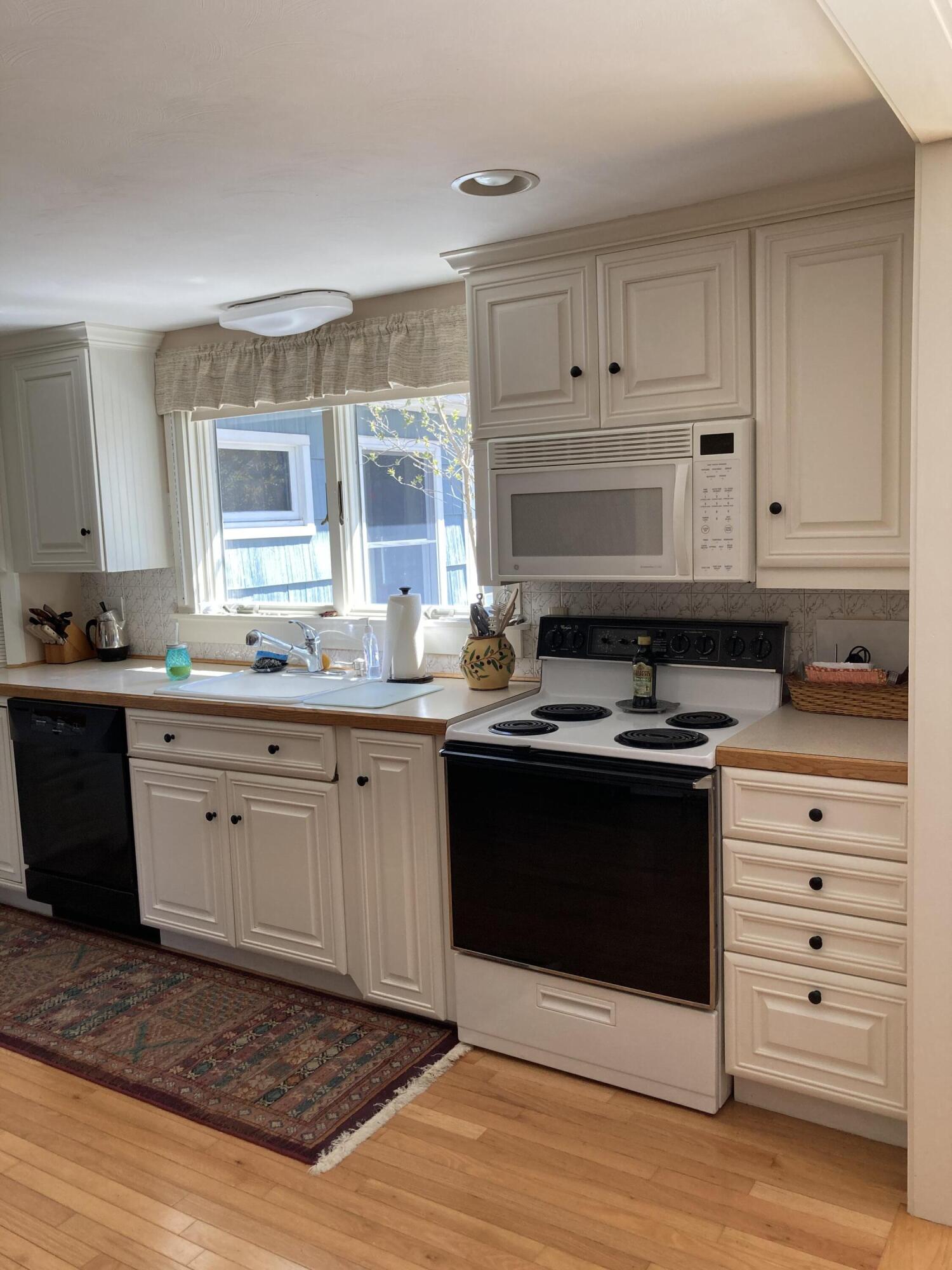 12 Edgewood Road Wells, ME 04090 - Photo 3 of 27 IMG_1129