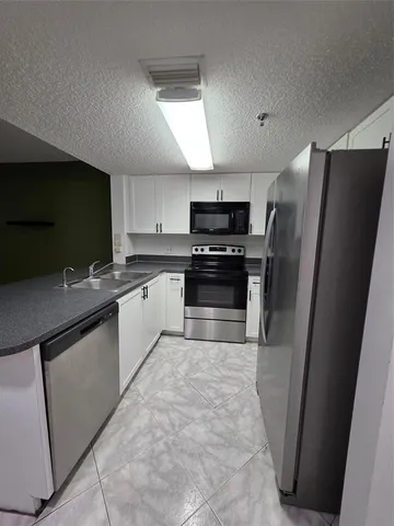 $2,175 | 9470 Tangerine Place, Unit 208, Davie, FL 33324