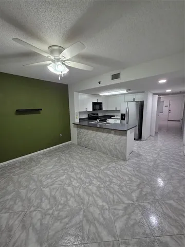 $2,175 | 9470 Tangerine Place, Unit 208, Davie, FL 33324