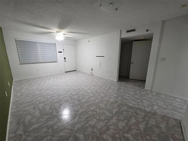 $2,175 | 9470 Tangerine Place, Unit 208, Davie, FL 33324