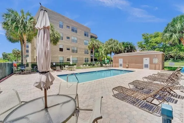 $2,175 | 9470 Tangerine Place, Unit 208, Davie, FL 33324