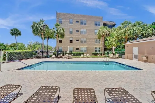 $2,175 | 9470 Tangerine Place, Unit 208, Davie, FL 33324