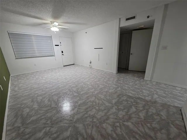 $2,175 | 9470 Tangerine Place, Unit 208, Davie, FL 33324