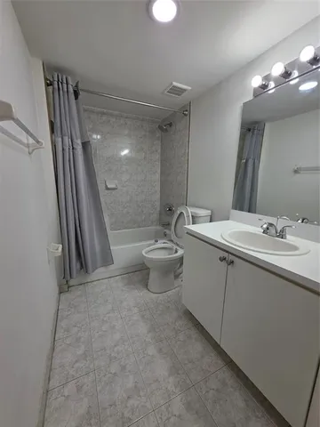 $2,175 | 9470 Tangerine Place, Unit 208, Davie, FL 33324