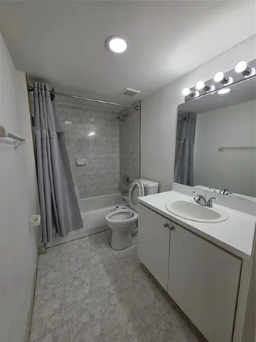 $2,175 | 9470 Tangerine Place, Unit 208, Davie, FL 33324