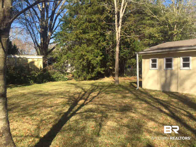 607 West Marigold Avenue Foley, AL 36535 - Photo 4 of 25 Fenced Back Yard