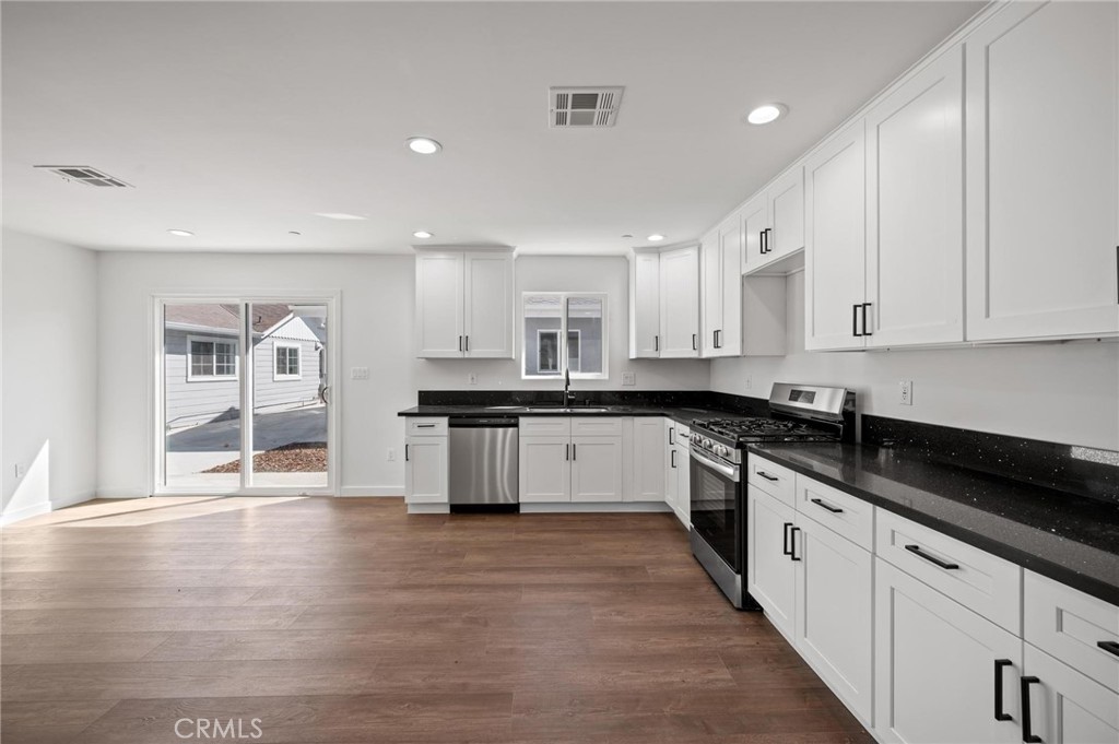 7445 1/2 Balcom Avenue Reseda, CA 91335 - Photo 8 of 23