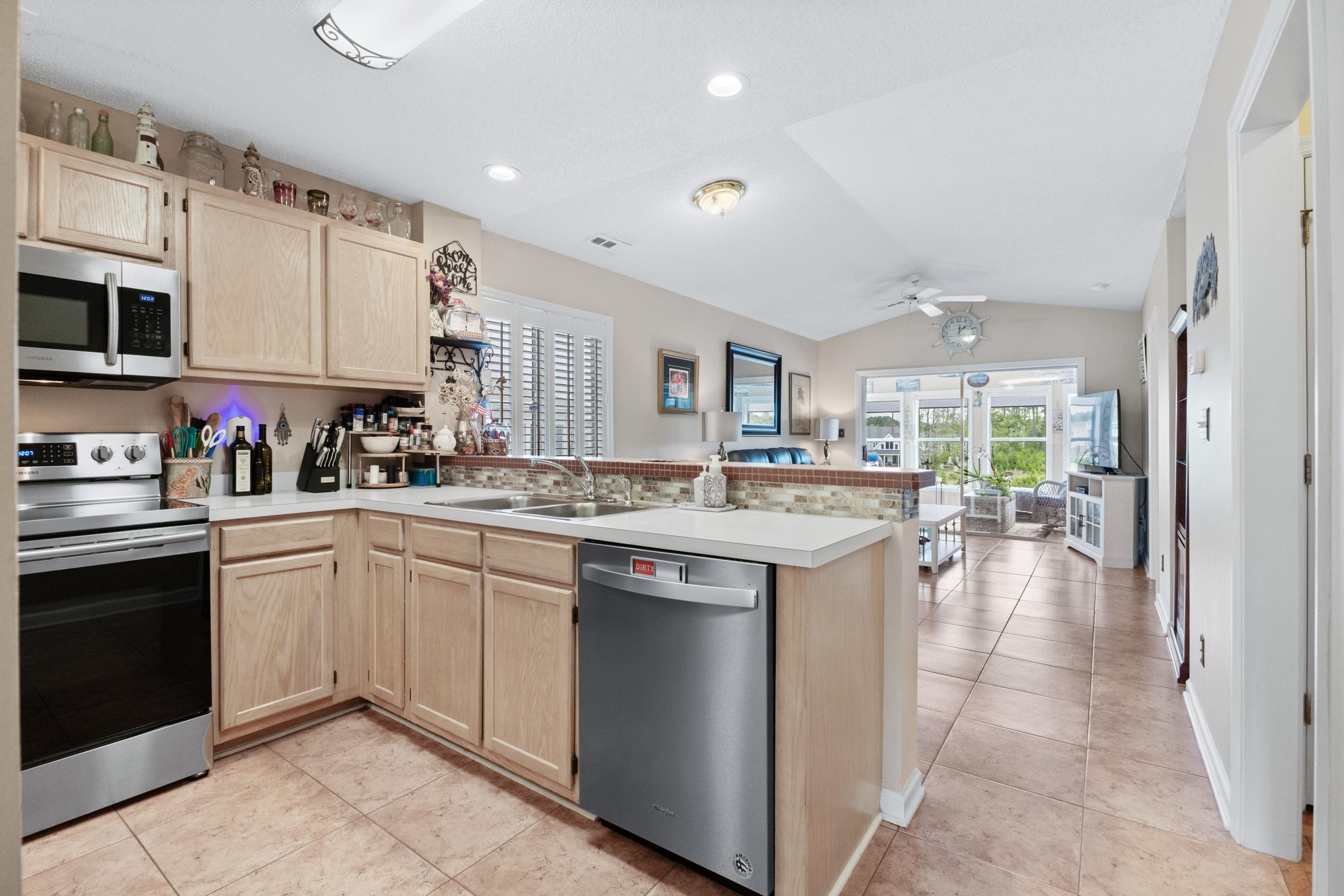 216 Landing Road, Unit G North Myrtle Beach, SC 29582 - Photo 7 of 36 Gallery Image 7