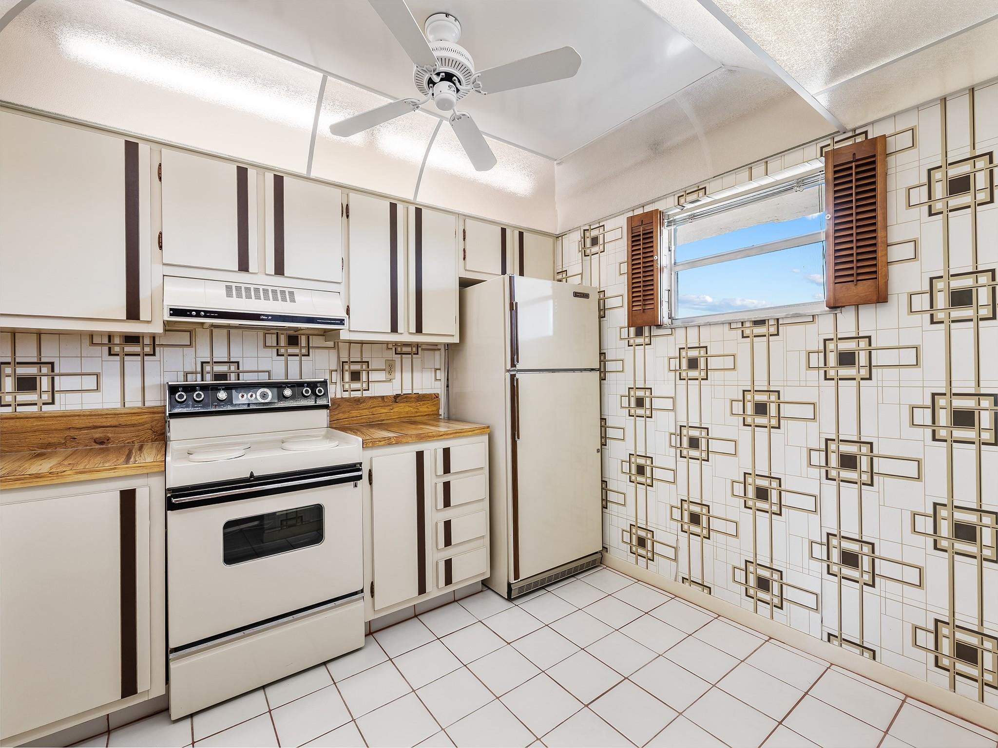 3930 Inverrary Boulevard, Unit 606D Lauderhill, FL 33319 - Photo 12 of 21 Photo 12