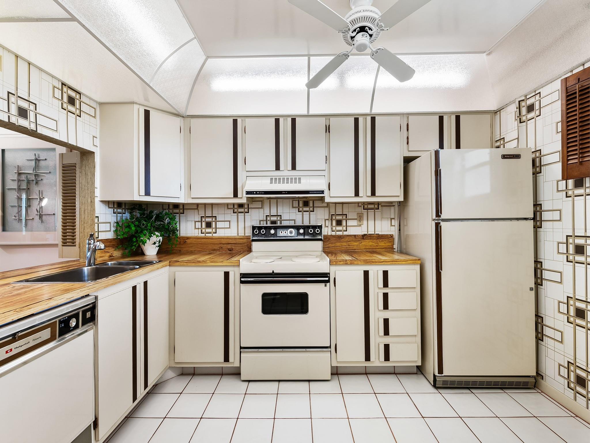 3930 Inverrary Boulevard, Unit 606D Lauderhill, FL 33319 - Photo 6 of 21 Photo 6