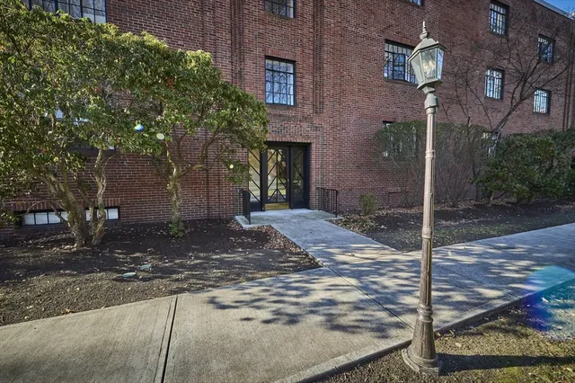 $929,000 | 100 Sewall Avenue, Unit 5, Brookline, MA 02446