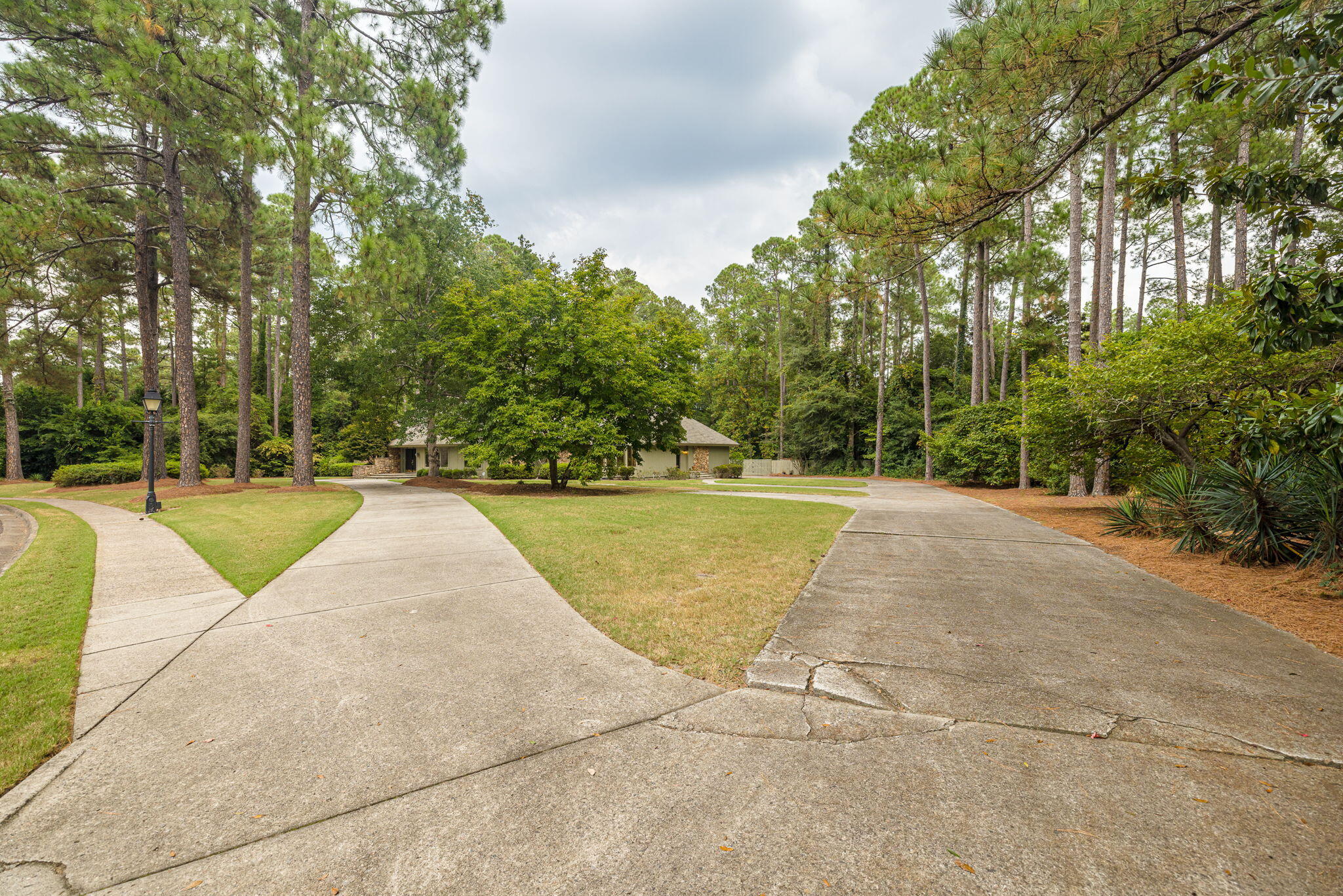 2 Highgate Circle Augusta, GA 30909 - Photo 5 of 49 Circular Driveway