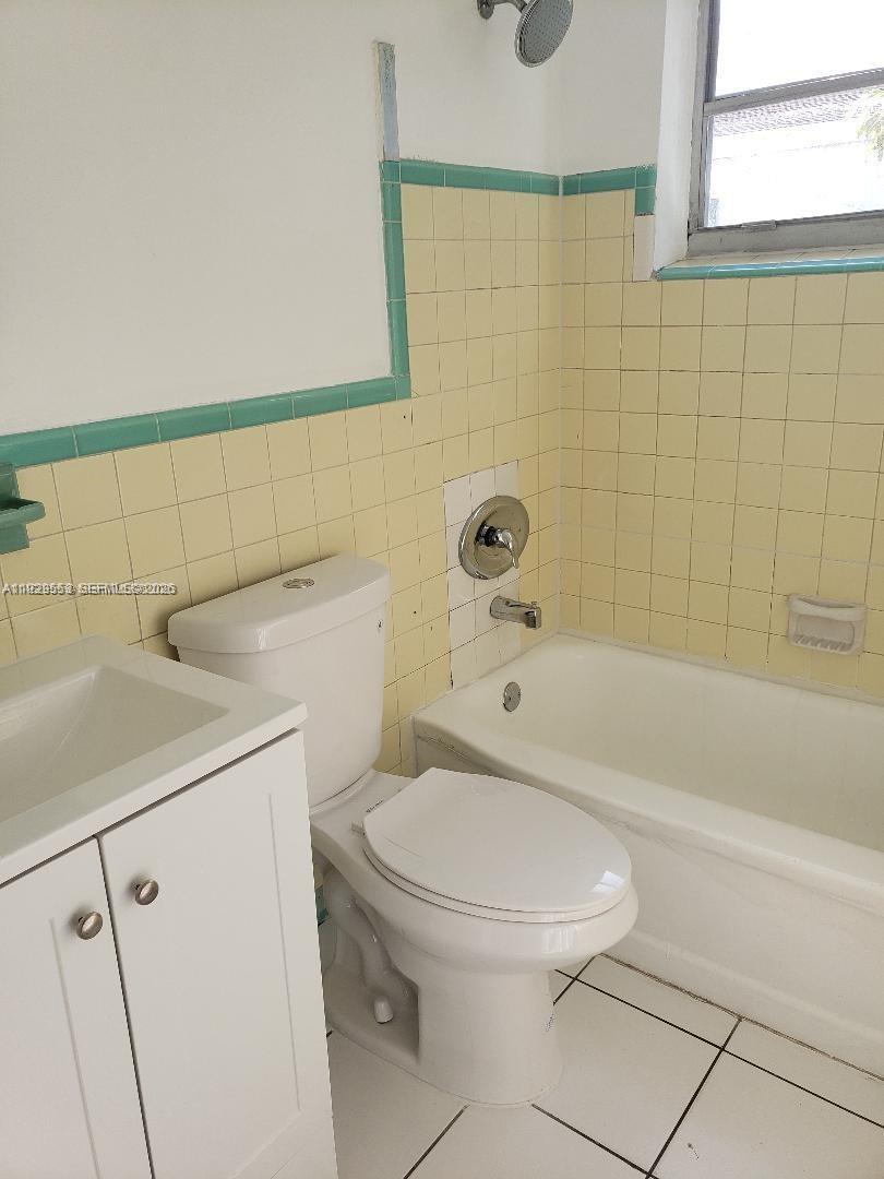 2149 Northeast 179th Street North Miami Beach, FL 33162 - Photo 13 of 15 MAIN BATH ROOM