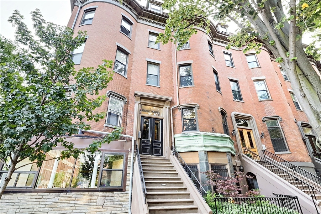 41 Worcester Square, Unit 5 Boston, MA 02118 - Photo 1 of 17 front view of a building