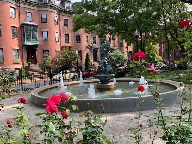 41 Worcester Square, Unit 5 Boston, MA 02118 - Photo 17 of 17 a view of a fountain in front of a house