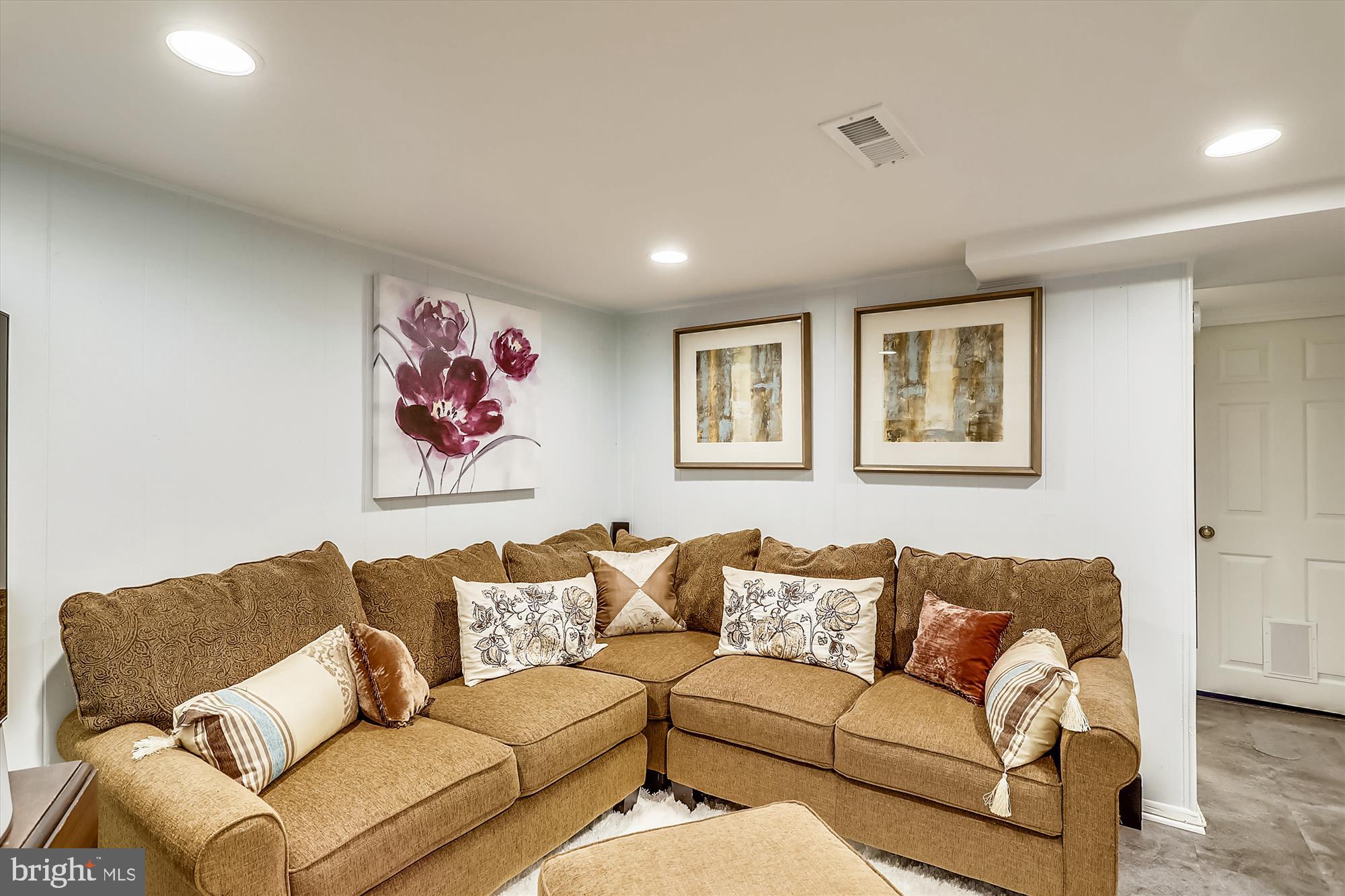 2942 South Columbus Street, Unit A2 Arlington, VA 22206 - Photo 14 of 26 LL family room w/ recessed lighting